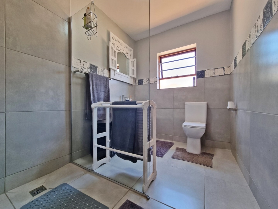 4 Bedroom Property for Sale in Wavecrest Eastern Cape